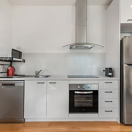Comfy Studio With Shared Backyard Near Racecourse Carnegie Екстер'єр фото
